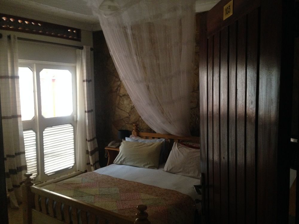 La Feve Beach Bed And Breakfast Hotel Entebbe Exterior foto