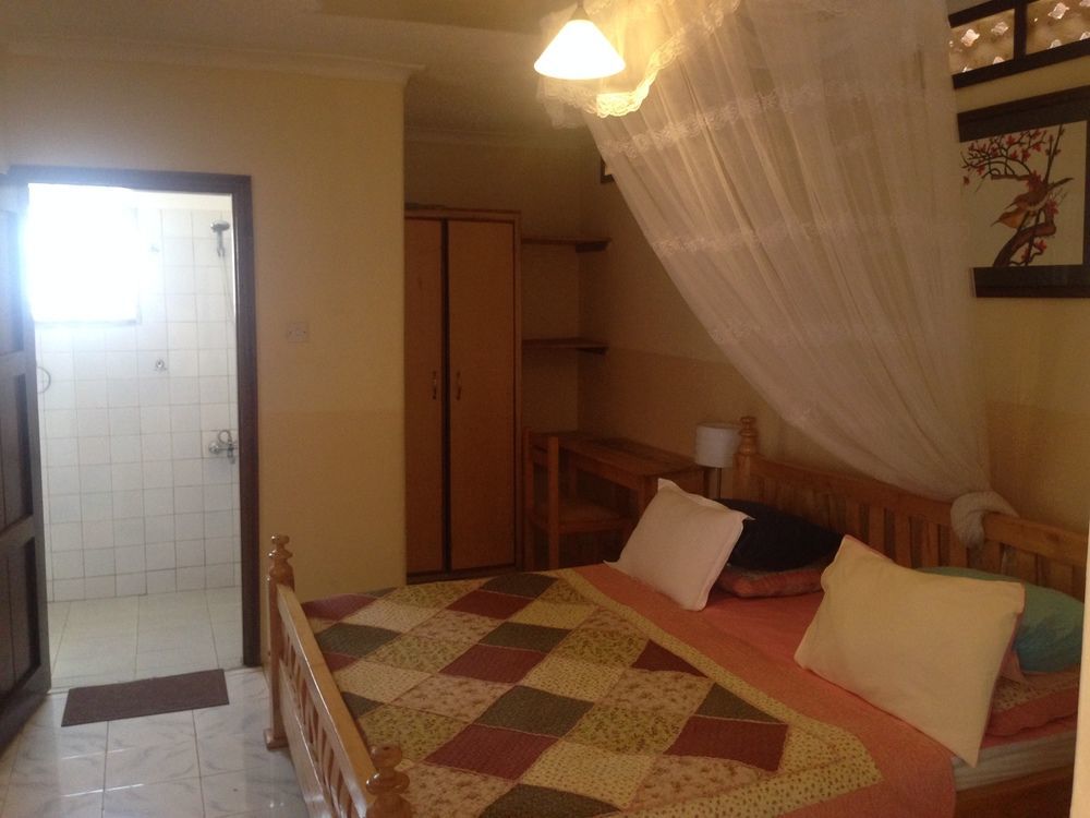 La Feve Beach Bed And Breakfast Hotel Entebbe Exterior foto